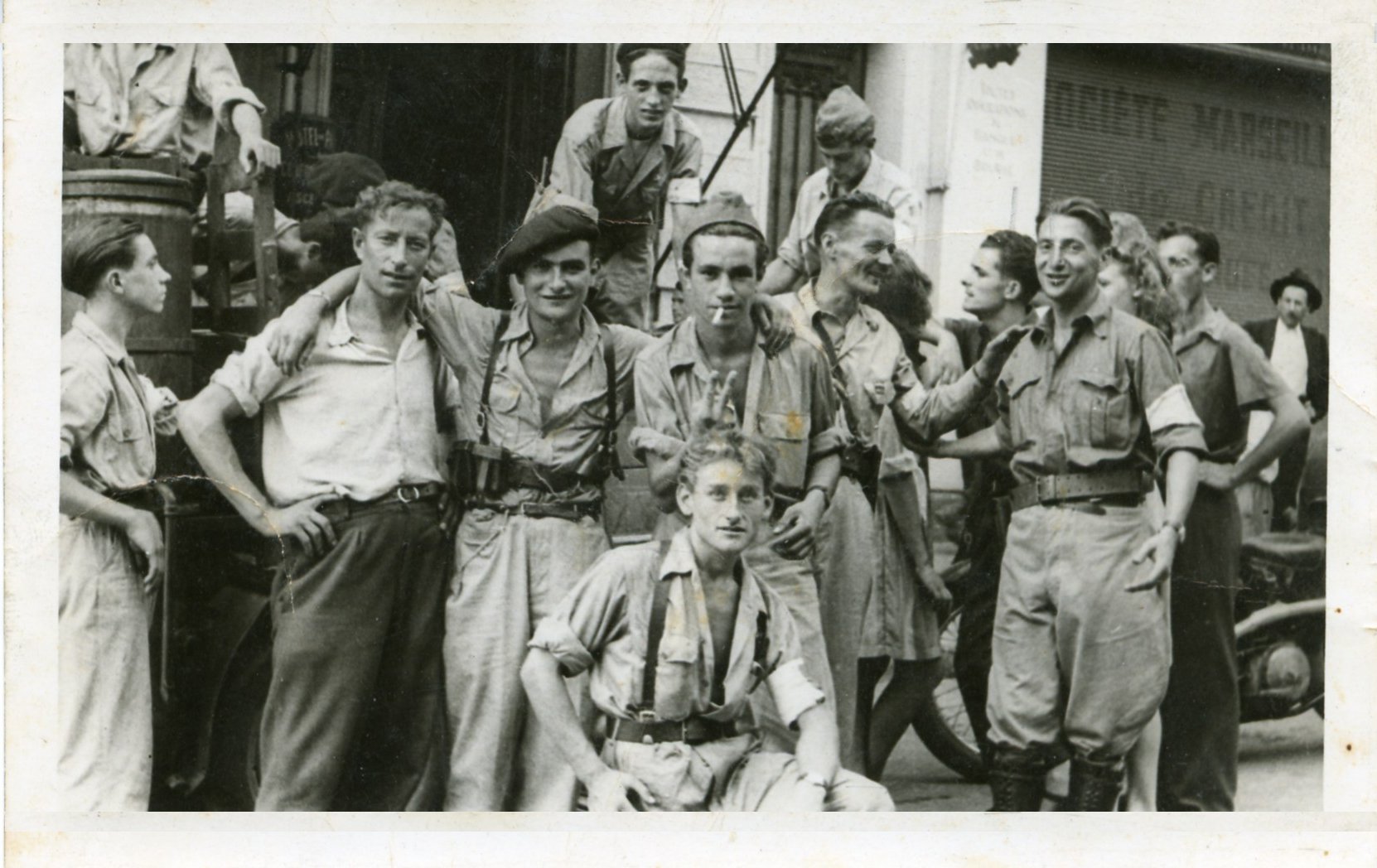 A Hyeres apres la liberation de Giens le 23 aout 1944